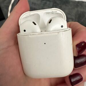 Apple AirPods 2nd generation (case and headphones)